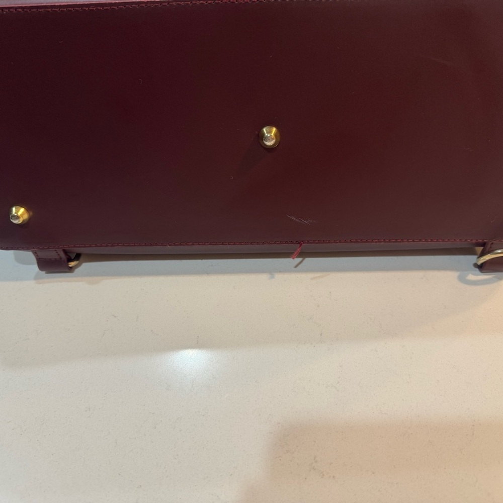 SILVER & RILEY
CONVERTIBLE EXECUTIVE LEATHER BAG CLASSIC SIZE IN BURGUNDY - Picture 2 of 3
